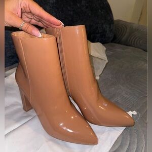 TOP MODA PATENT LEATHER HEEL BOOT